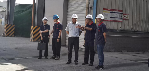 集團(tuán)公司黨委委員、股份公司黨委書記、總經(jīng)理蔣培進(jìn)到建材公司調(diào)研