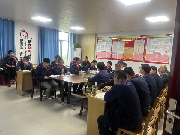 王伍升到建材研究室、建材公司調(diào)研